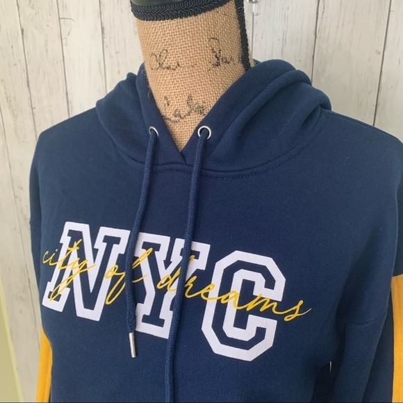 Urban Nation NYC Cropped Hoodie Medium - Picture 3 of 6